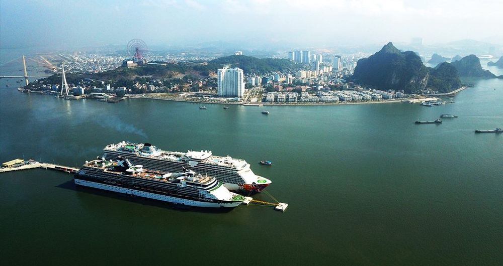 Ha Long Bay Cruise Ship, Vietnam